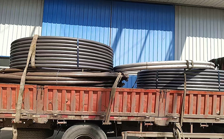 不锈钢盘管的链接方式跟半圆管的一样吗？